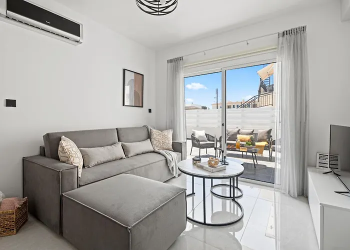 Amber By Nomads 아파트 파포스