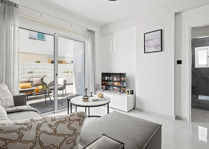 Amber By Nomads 아파트 파포스